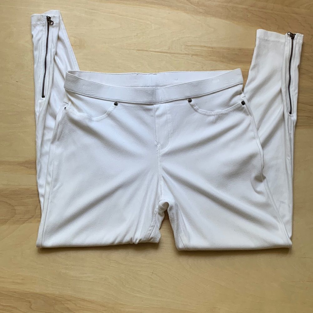 HUE White Leggings 